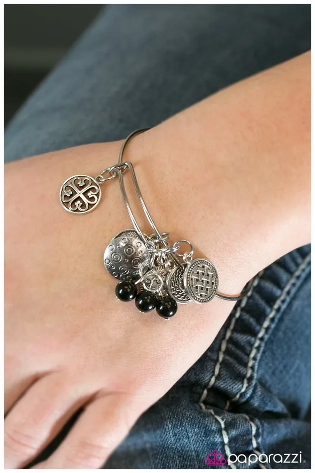 Paparazzi Bracelet OneHit Wonder Black Paparazzi Jewelry Bracelets