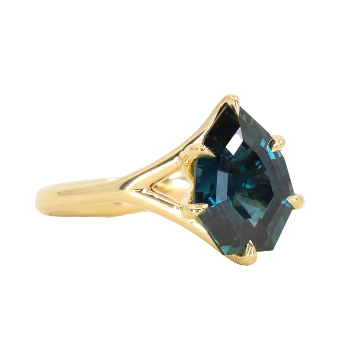Anueva Jewelry PreStyled Sets 384ct Shield Blue Sapphire Six Prong Split Shank Solitaire in 18k Yellow Gold