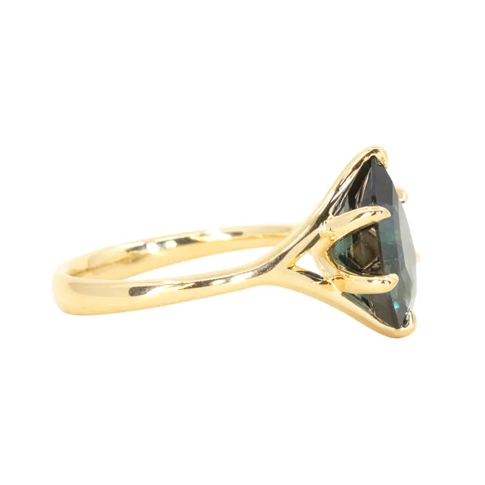 Anueva Jewelry PreStyled Sets 384ct Shield Blue Sapphire Six Prong Split Shank Solitaire in 18k Yellow Gold