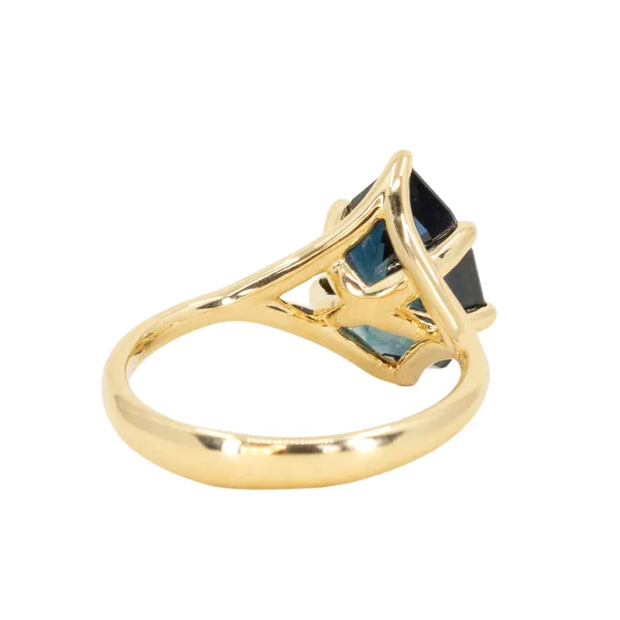 Anueva Jewelry PreStyled Sets 384ct Shield Blue Sapphire Six Prong Split Shank Solitaire in 18k Yellow Gold