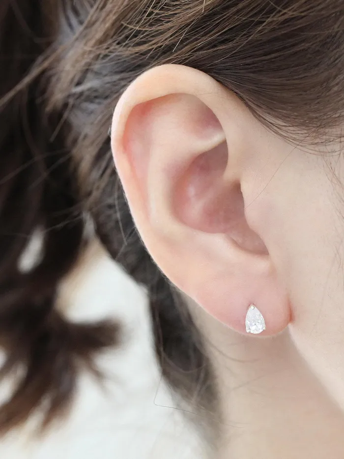 Earrings MinimalBijoux 925 Silver Tear Drop Cubic cartilage earring 16g