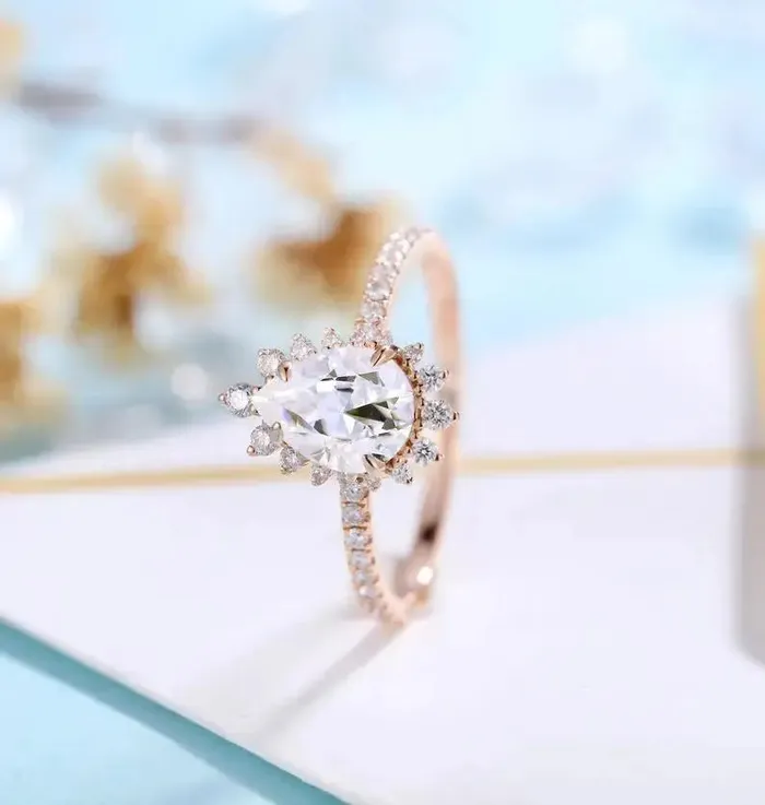 Luxus Moissanite Rings Rose Gold Pear Shaped Moissanite Halo Engagement Ring 1ct